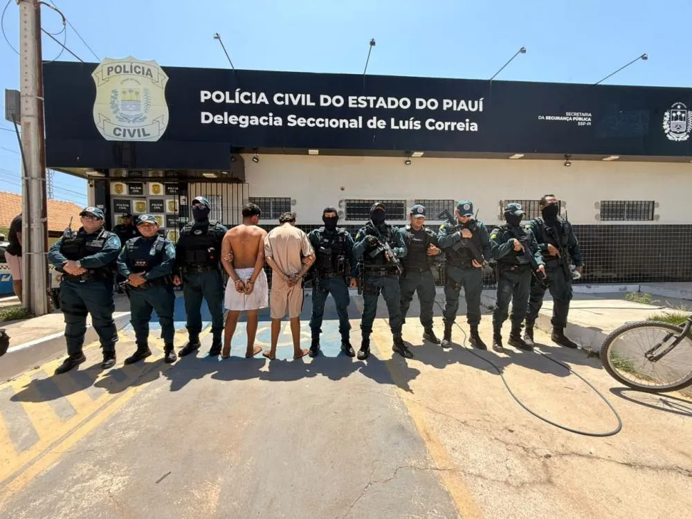Arma de policial militar roubada é encontrada enterrada em quintal durante operação em Luís Correia