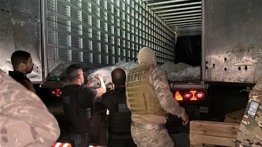 Operação integrada prende em flagrante dois suspeitos e recupera 30 toneladas de mercadorias roubadas no Piauí