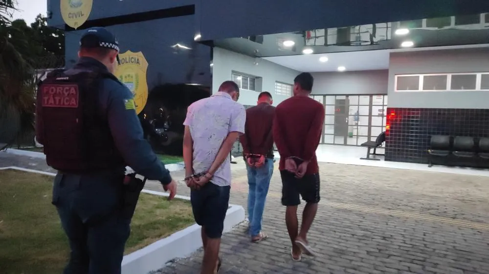 PM apreende arma de fogo, munições e drogas durante abordagem em Luís Correia