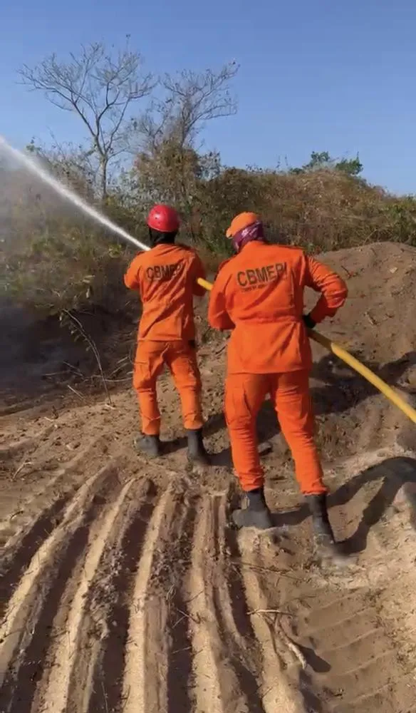 Sequência de incêndios com indícios criminosos mobiliza bombeiros e gera alerta no Parque de Exposição de Parnaíba