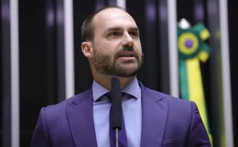 Após decisão do STF, Ministério da Justiça oficializa demissão de Eduardo Bolsonaro da PF