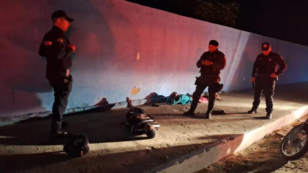 PM prende dois homens após perseguição e apreende porções de maconha em Parnaíba