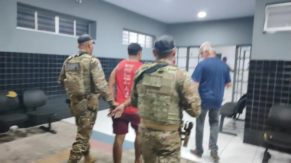 BOPE apreende drogas e conduz homem à delegacia em Cajueiro da Praia