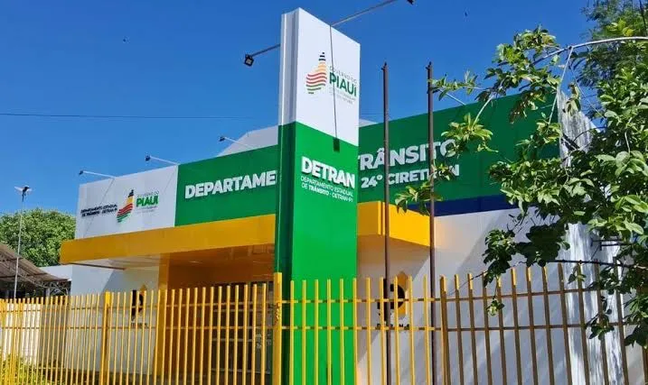 Justiça do Piauí obriga Detran a garantir intérpretes de Libras e veta taxa extra em autoescolas para candidatos surdos