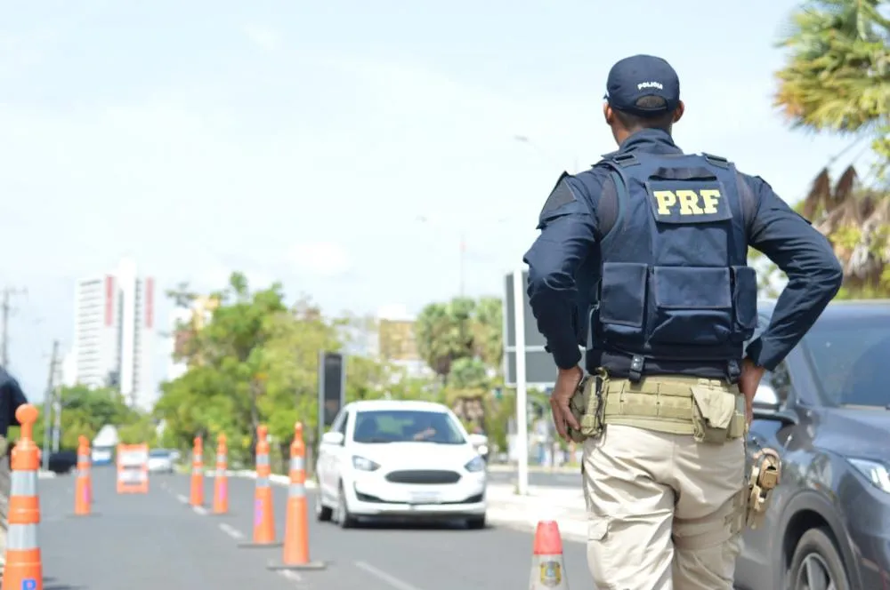 Operação da PRF no Piauí registra 884 infrações, 15 acidentes e uma morte no feriado