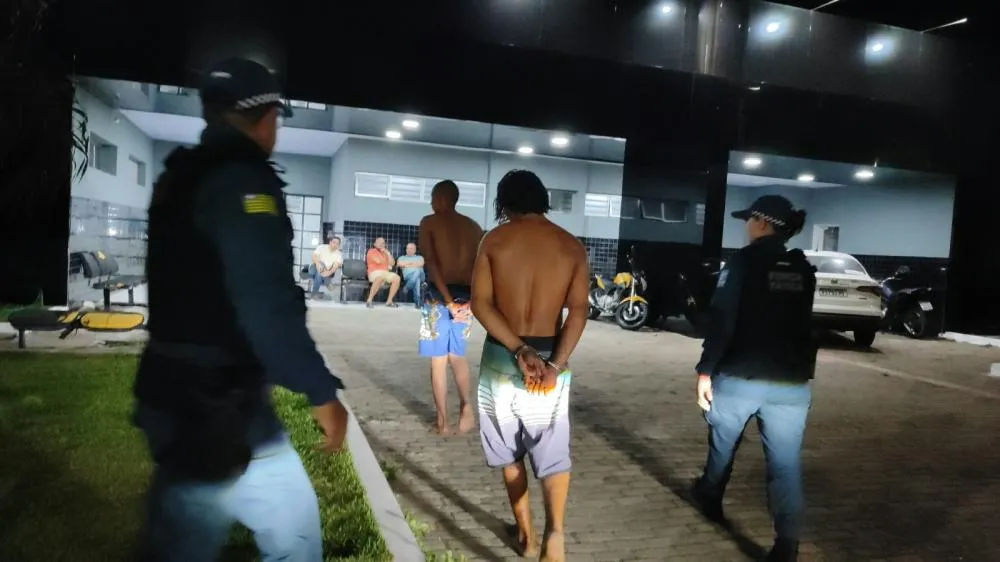 Dois homens são presos suspeitos de furto a estabelecimento comercial no centro de Parnaíba