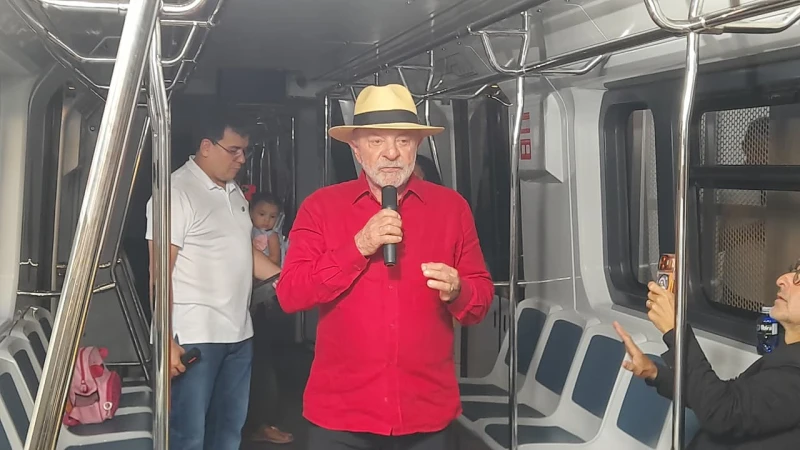 Lula anuncia PEC para garantir passe livre aos fins de semana e atrela benefício ao fim da escala 6x1