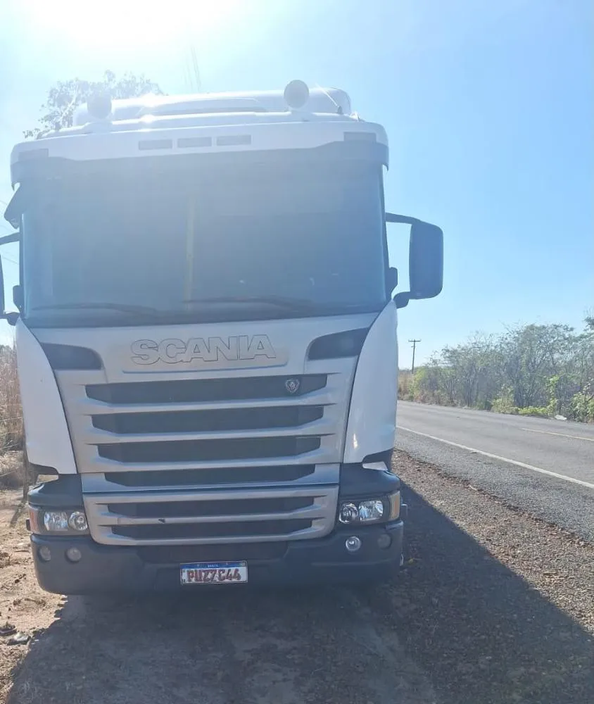 Polícia Militar recupera caminhão com restrição de roubo na rodovia PI-354