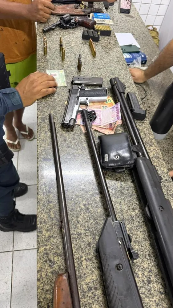 Homem é preso suspeito de matar gato a tiro e polícia apreende armas e munições em Parnaíba