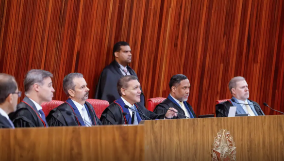 Vantagem de 4,3 milhões de votos blinda resultado, e ministros do TSE rechaçam anulação da eleição