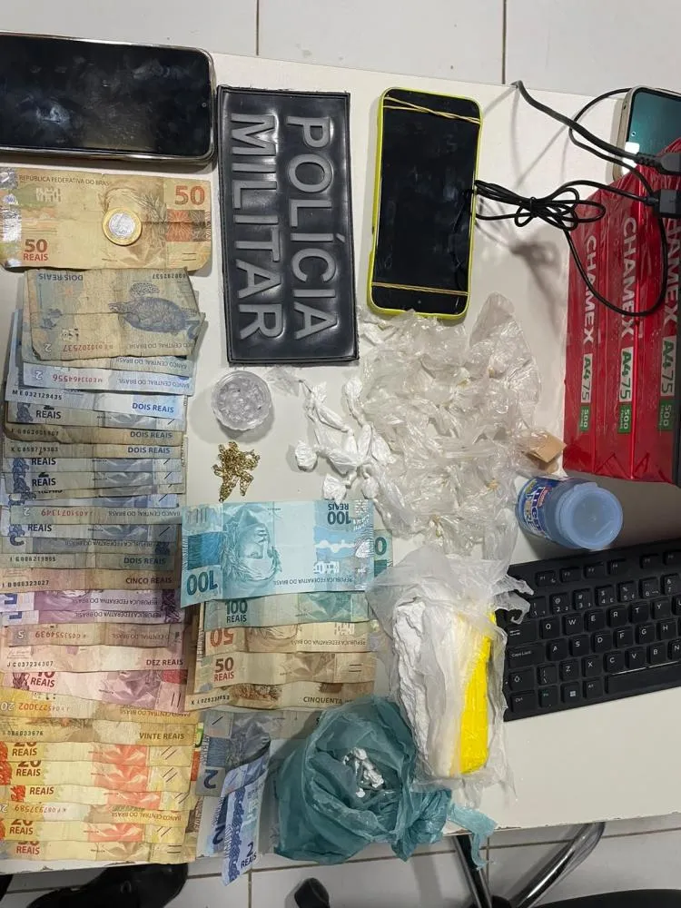 Polícia Militar conduz três pessoas e apreende entorpecentes durante abordagem em Porto